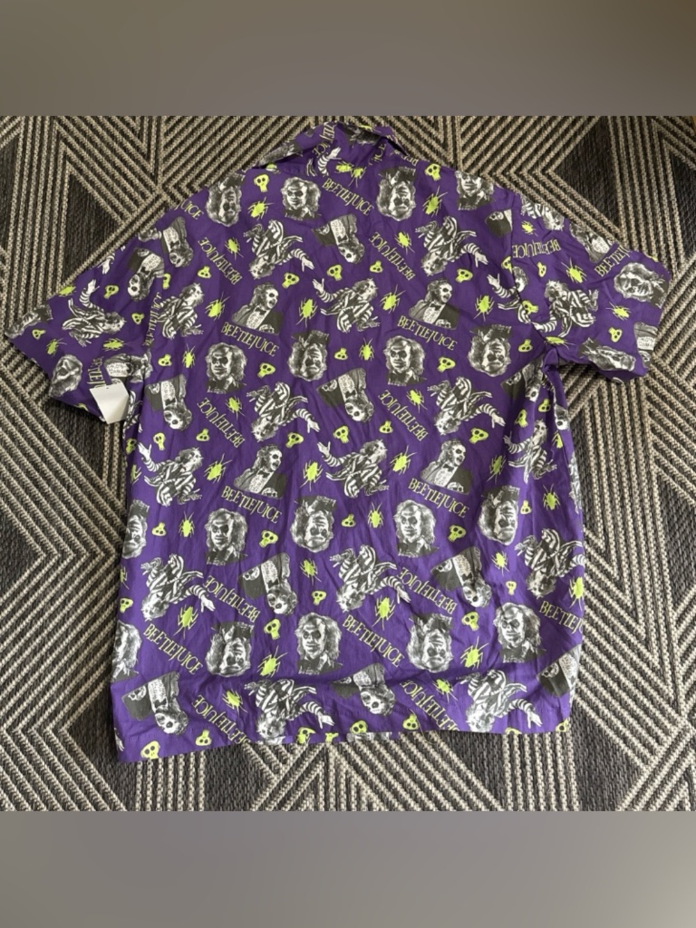 NWT Beetlejuice Mens XL Button-Up Camp Hawaiian Shirt Halloween Costume Movie - Picture 7 of 7